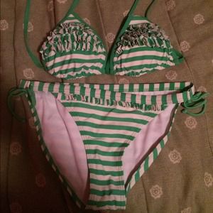 Cute stripped bikini.