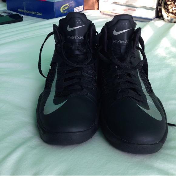 Black nike hyperdunks