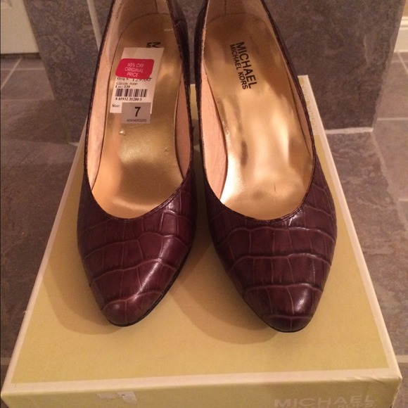 Brand New With Tags-Authentic Michael Kors