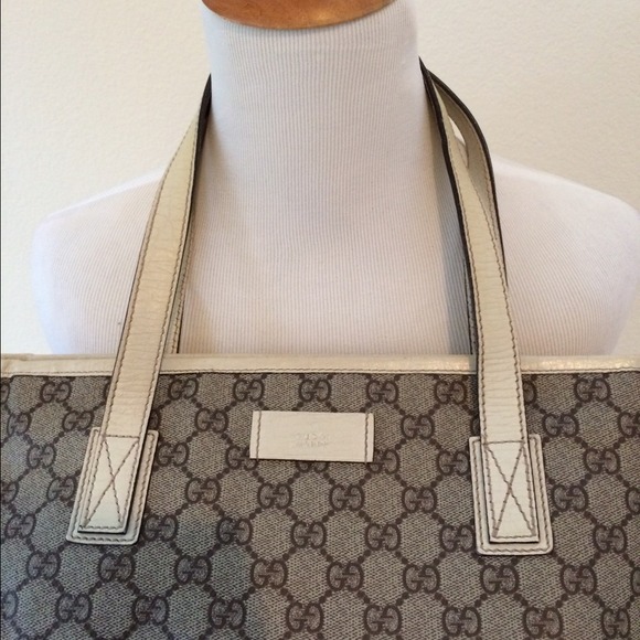 SOLD Gucci GG canvas travel shoulder bag small - Picture 2 of 3