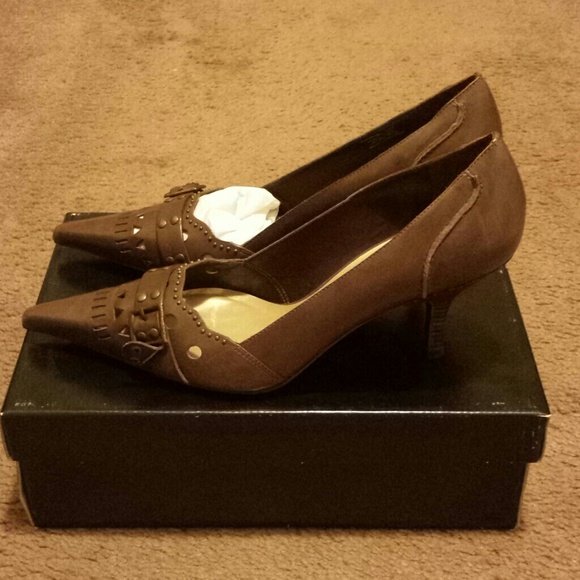 Stylish Brown Pumps