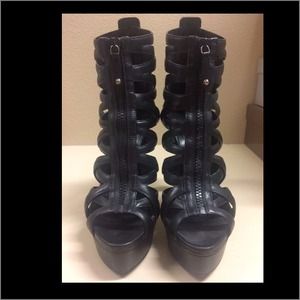 Gucci Lifford Black Platforms