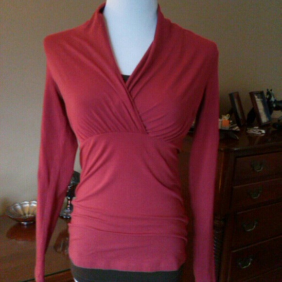 Sold in bundle- Cabi Crossover T - Picture 3 of 3