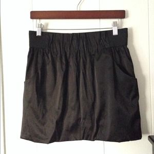 Black skirt with pockets