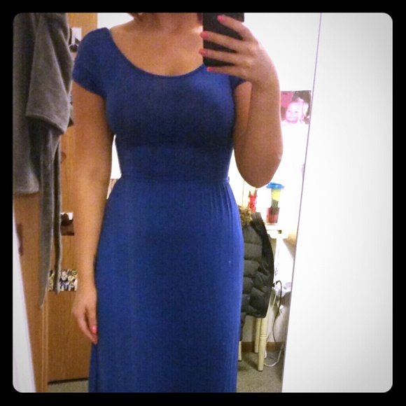 Maxi dress cutout back