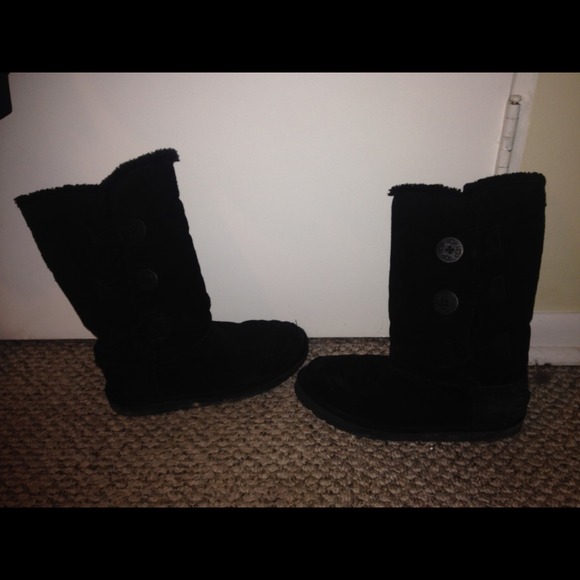 Black Bailey Button Uggs size 9