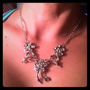 Beautiful flower stone necklace