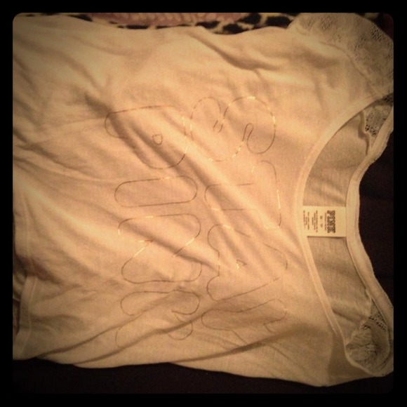 A vs t-shirt