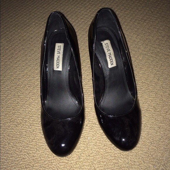 Steve Madden controversy black pump