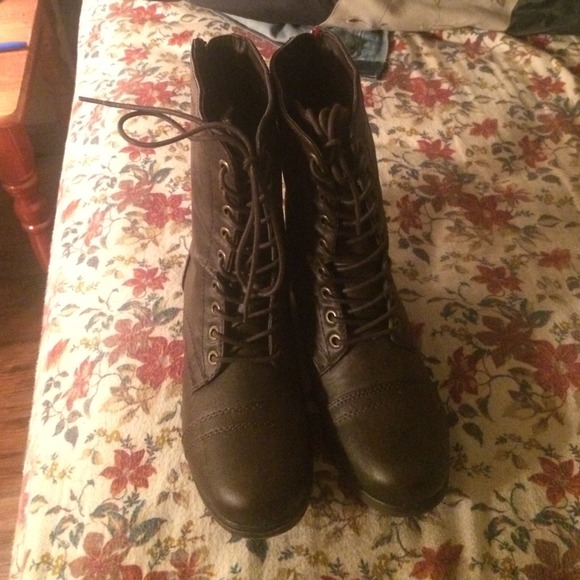 Steve Madden boots FLASH SALE