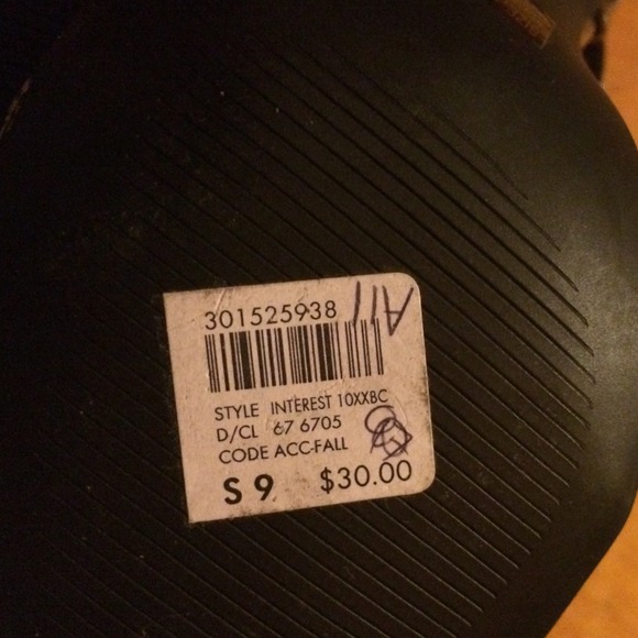 BRAND BEW HEELS! ❤️ - Picture 3 of 4