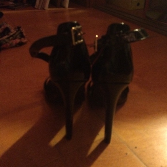 BRAND BEW HEELS! ❤️ - Picture 4 of 4