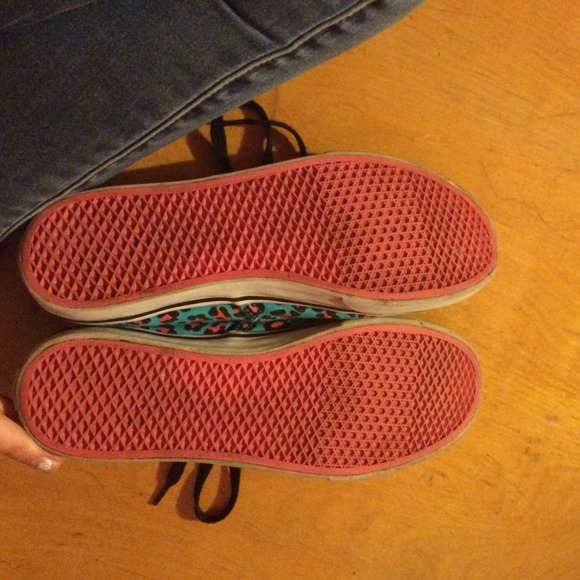 LIKE NEW VANs!!!! 😁💝 - Picture 2 of 4