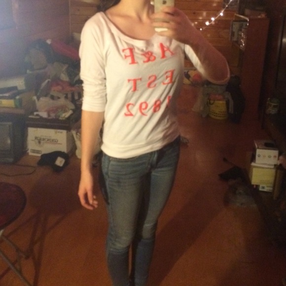 CUTE A&F top ! ❤️😘 - Picture 2 of 3