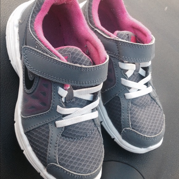 nike running shoes for girls size 12