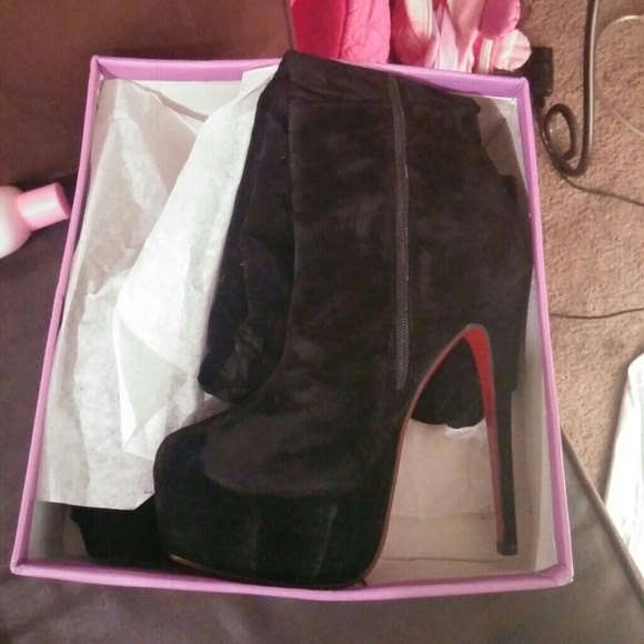 Black boot
