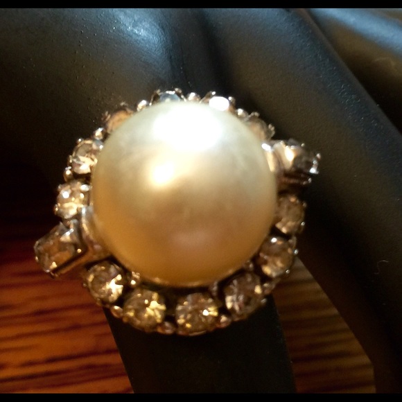 VINTAGE SARA COVENTRY RING