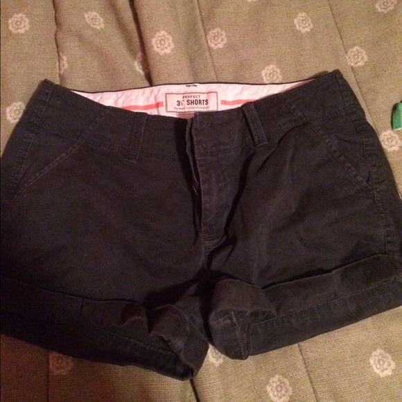 Dark blue kaki shorts.