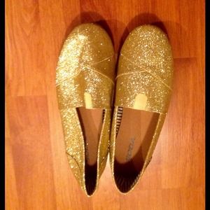 Soda sparkles shoes