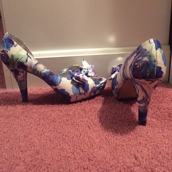 Blue flowered high heels - Picture 2 of 2