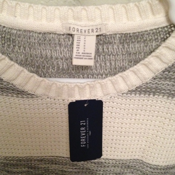 Forever 21 Oversized Sweater Size S - Picture 2 of 3