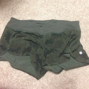 Lululemon green camo speed short 4way stretch
