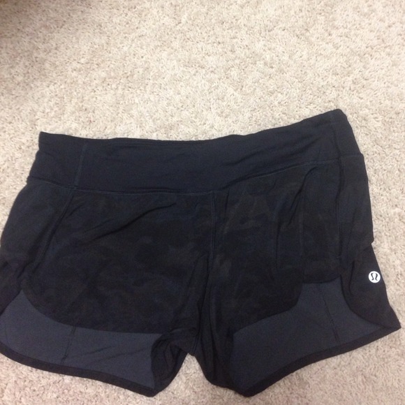 Lululemon black camo speed shorts 4way stretch