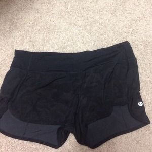 Lululemon black camo speed shorts 4way stretch