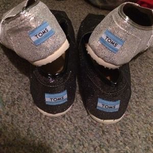 NWB Toms-Like slip ons