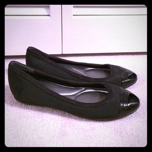 Super comfortable black flats!