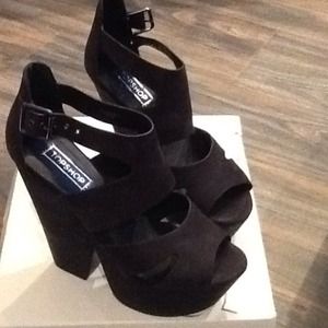 Black soft leather platform wedge