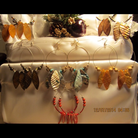 The Chair of Earrings - The Shells!🌹 - Picture 1 of 1
