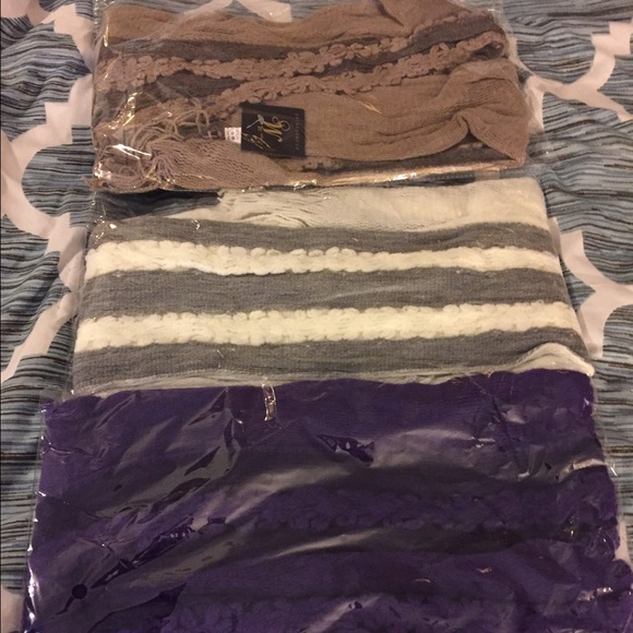 🌸Cutest Scarf Ever🌸 - Picture 4 of 4