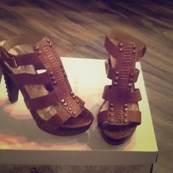 T strap safari style tan leather platform