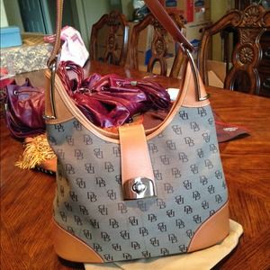 Dooney & Bourke hobo handbag