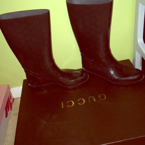 100% authentic gucci rain boots