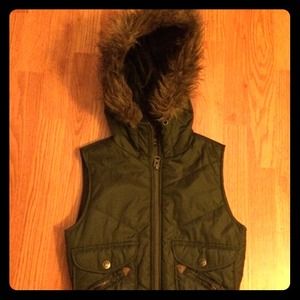 Warm fur hooded, army green BB Dakota vest