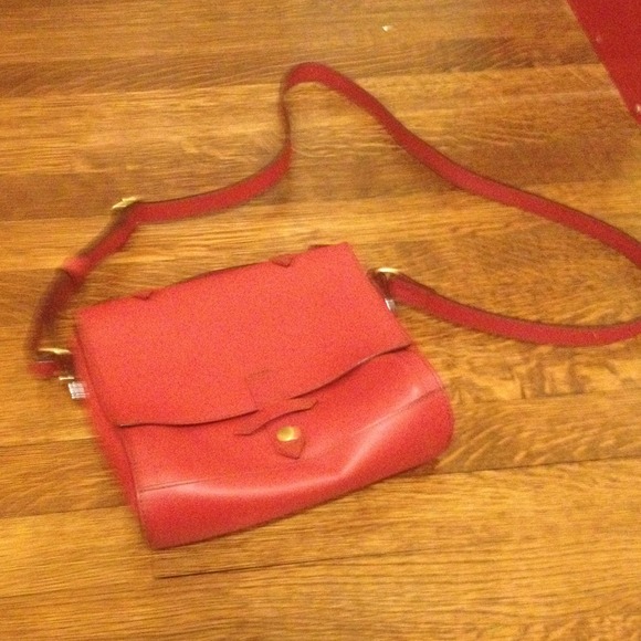 IIBeCa by Joy Gryson red leather crossbody