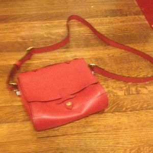 IIBeCa by Joy Gryson red leather crossbody