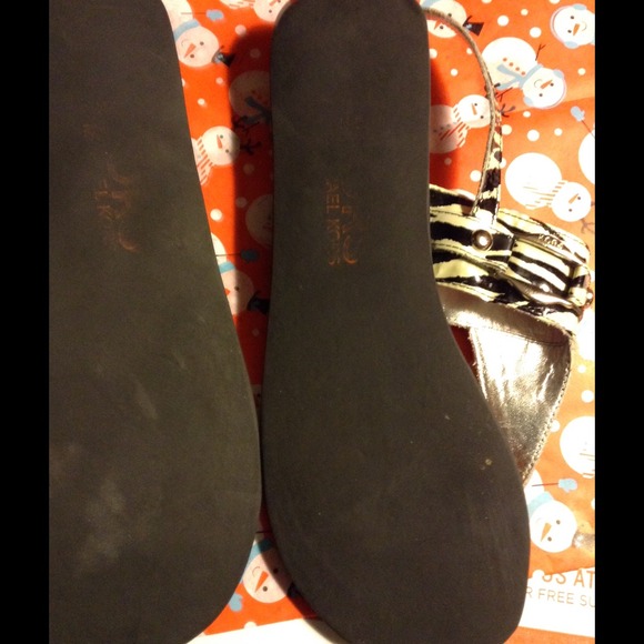 Patent leather zebra sandals REDUCED❌ - Picture 3 of 4