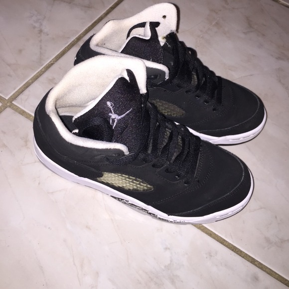 Boys jordans Oreo 5's size 1.5