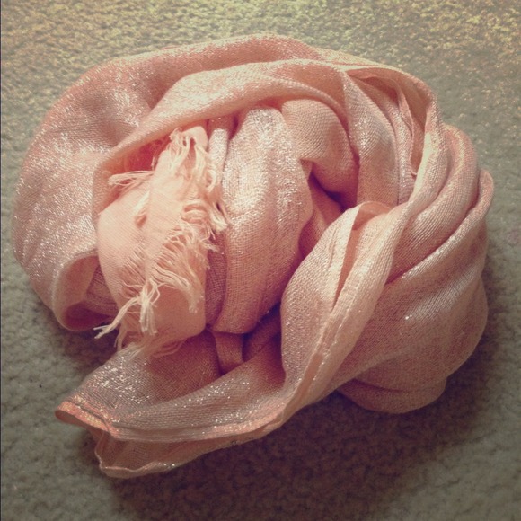 ****BUNDLED 👍👍Creamy, peachy, sparkly scarf!