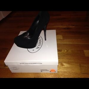 Steve Madden Caryssa Black Suede size 6
