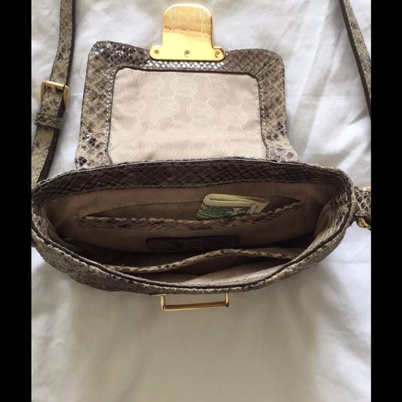⛔️SOLD⛔️😍michael kors crossbody bag snakeskin😍 - Picture 2 of 4