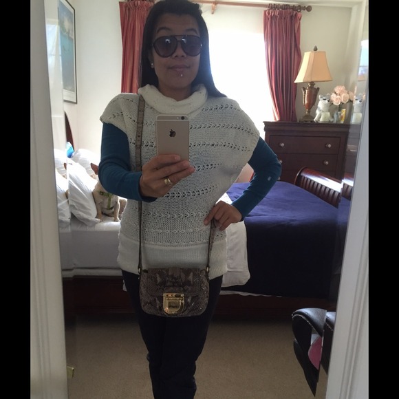 ⛔️SOLD⛔️😍michael kors crossbody bag snakeskin😍 - Picture 4 of 4