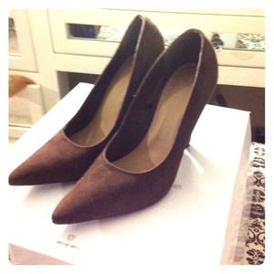 Forever 21 brown suede pump