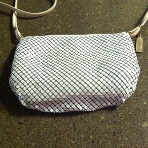 VINTAGE WHITING AND DAVIS WHITE PURSE!COLLECTABLE!