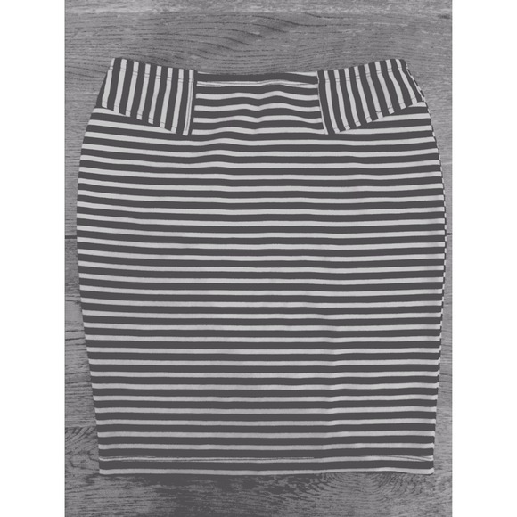 Forever 21 black & white striped high-wasted skirt - Picture 1 of 1
