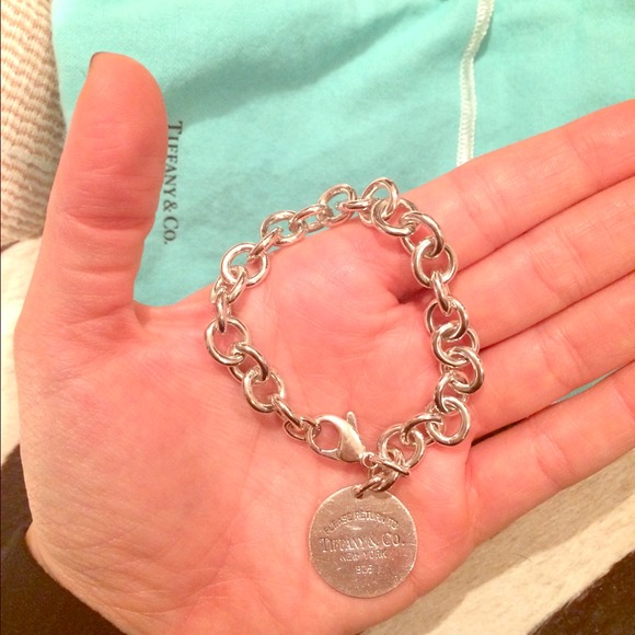 Tiffany & Co. Chain Tag bracelet!