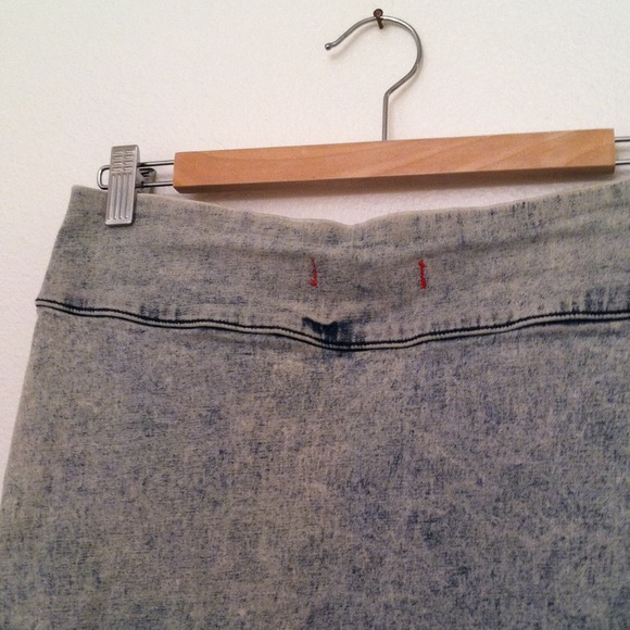 Light blue acid wash Jean style stretch tube skirt - Picture 3 of 3